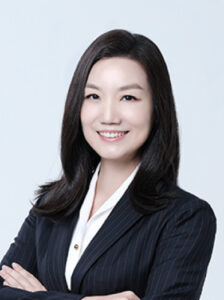 박경희 변호사의 웃는 사진이다.
